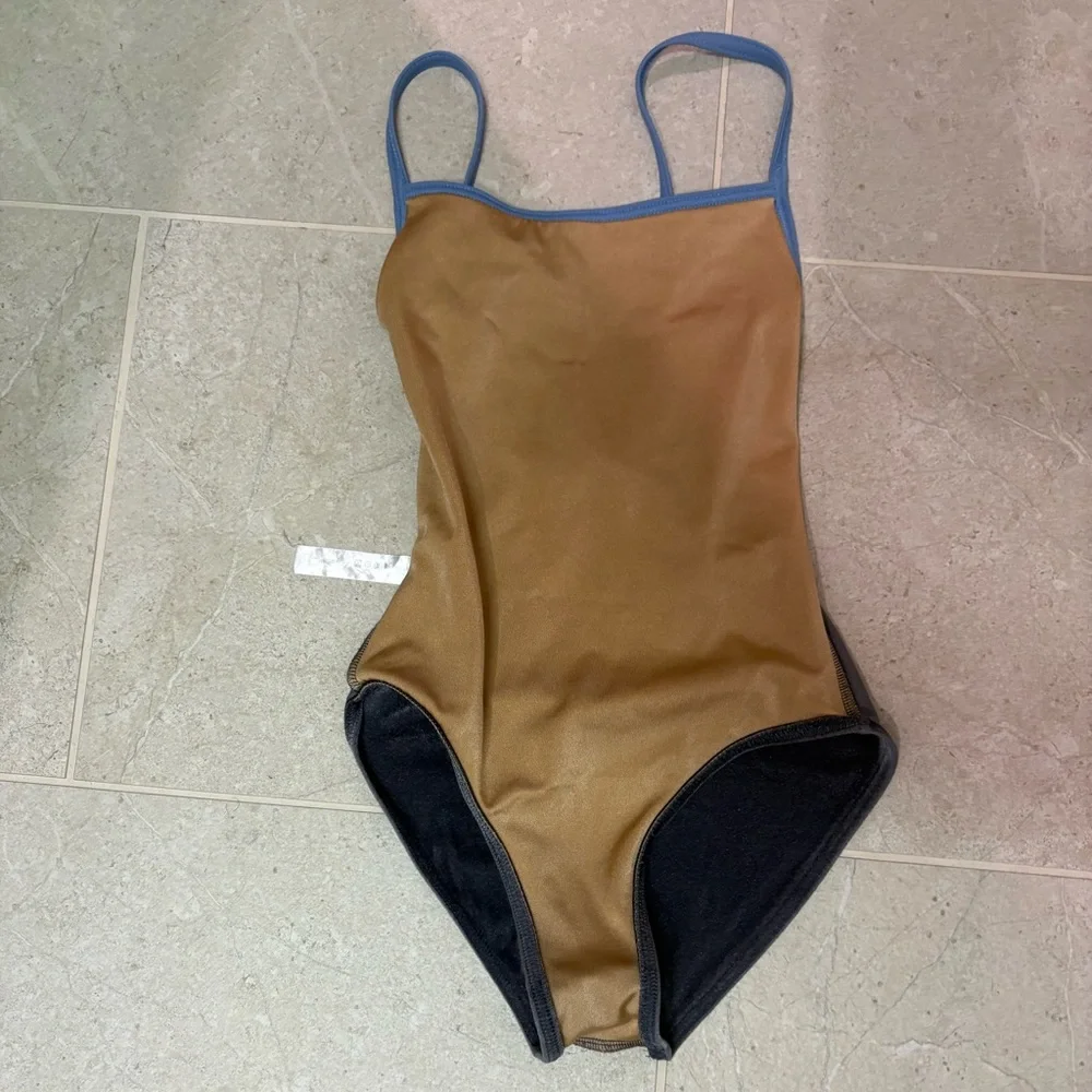 Yumiko Daniela Leotard - Picture 5 of 8